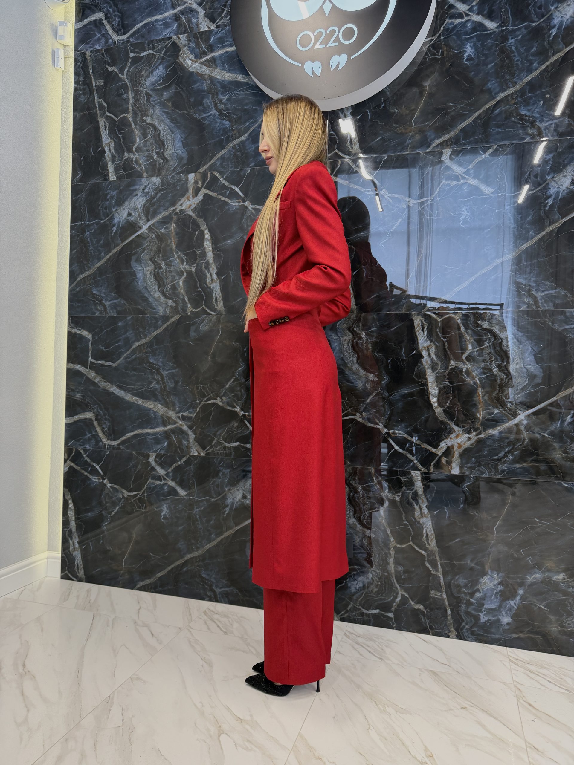 Костюм красный