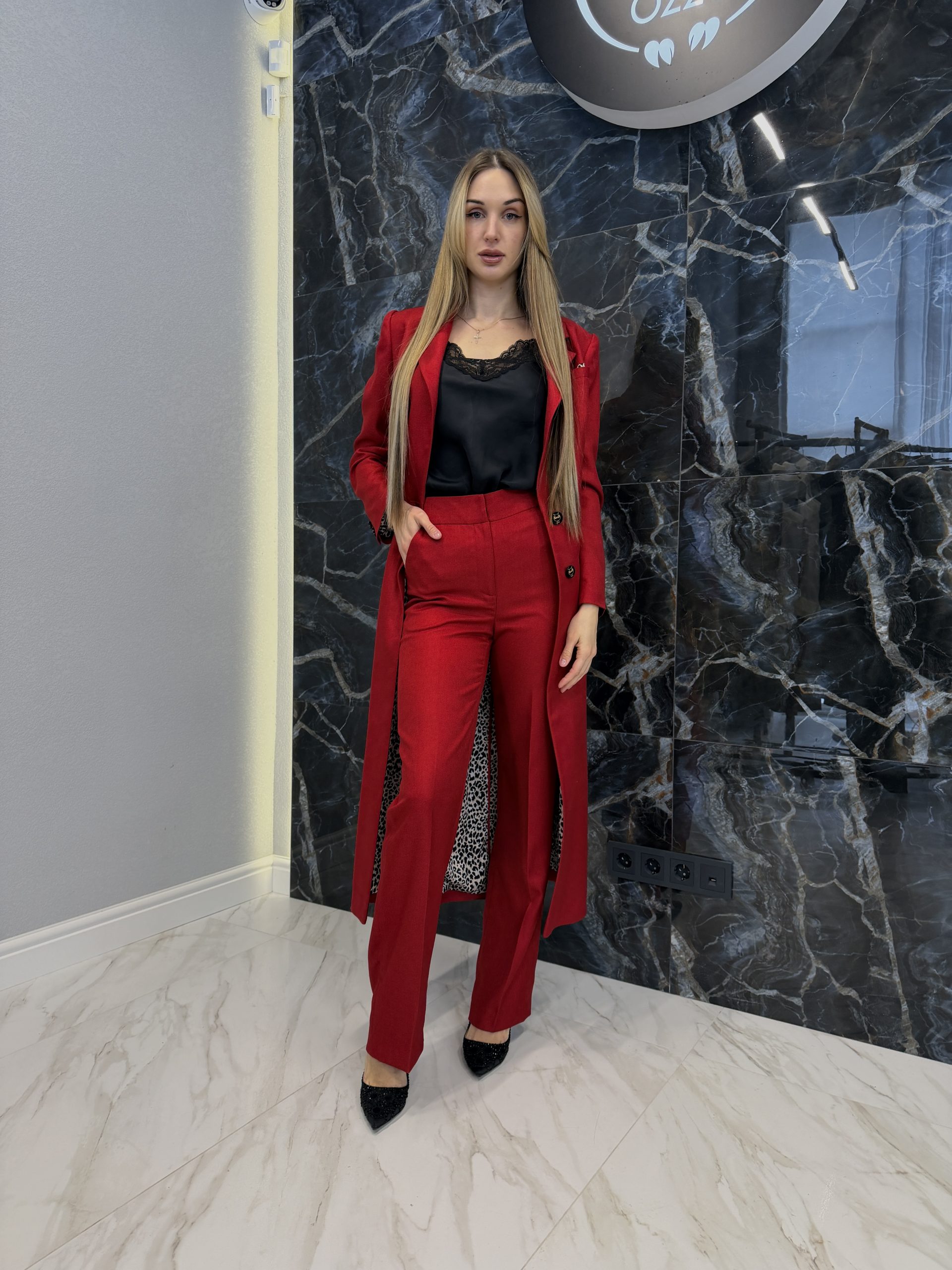 Костюм красный