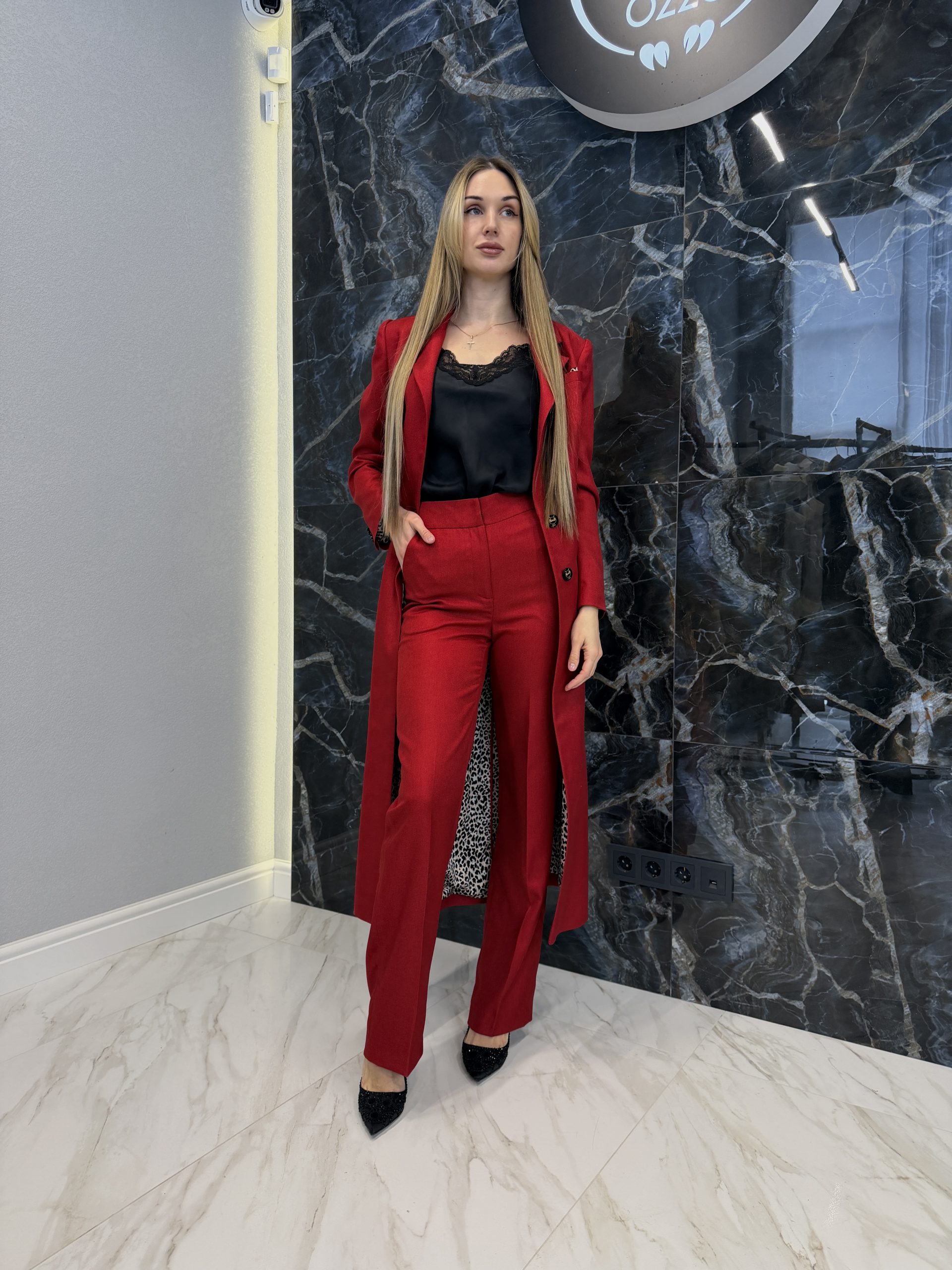 Костюм красный