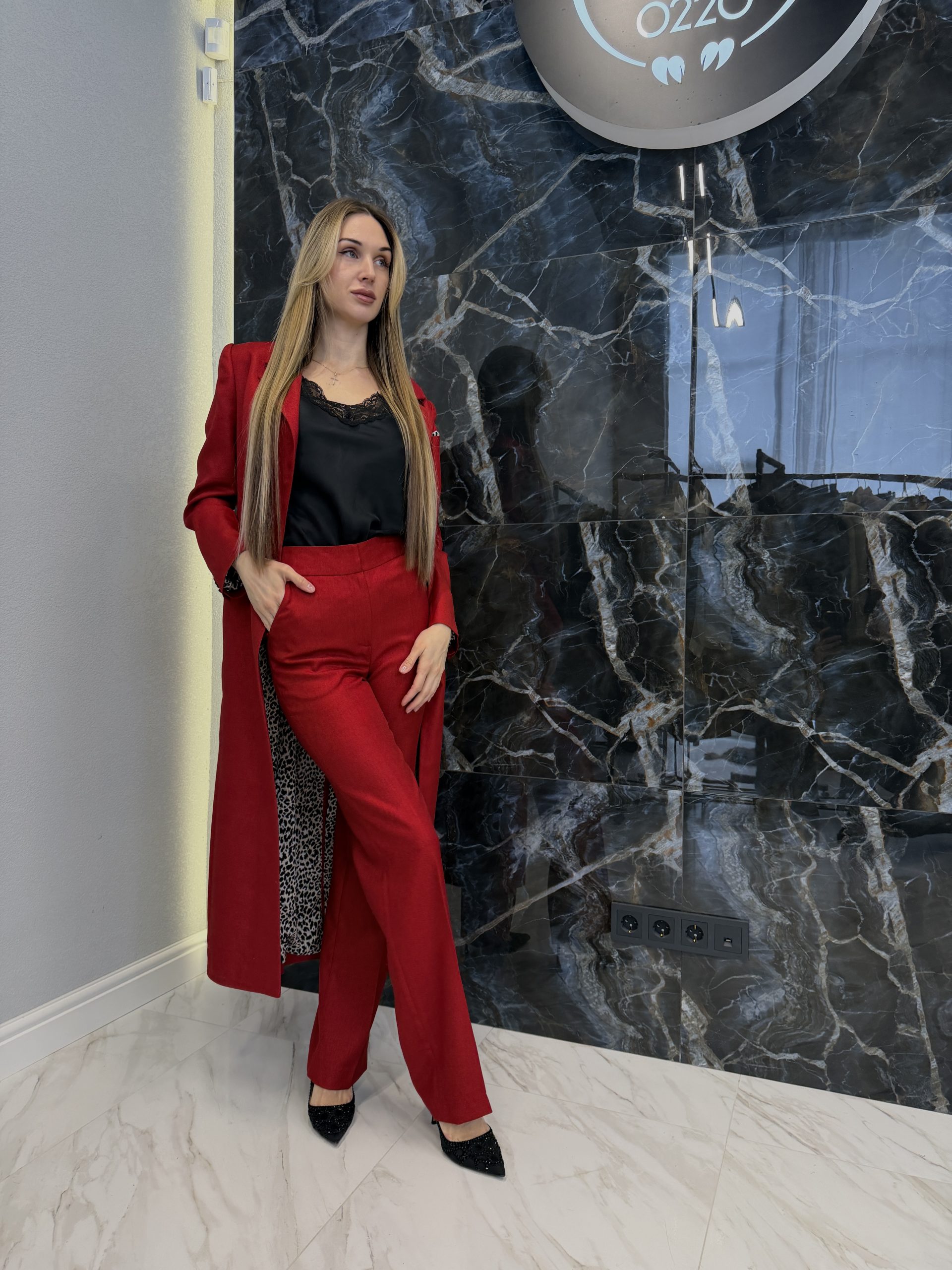 Костюм красный