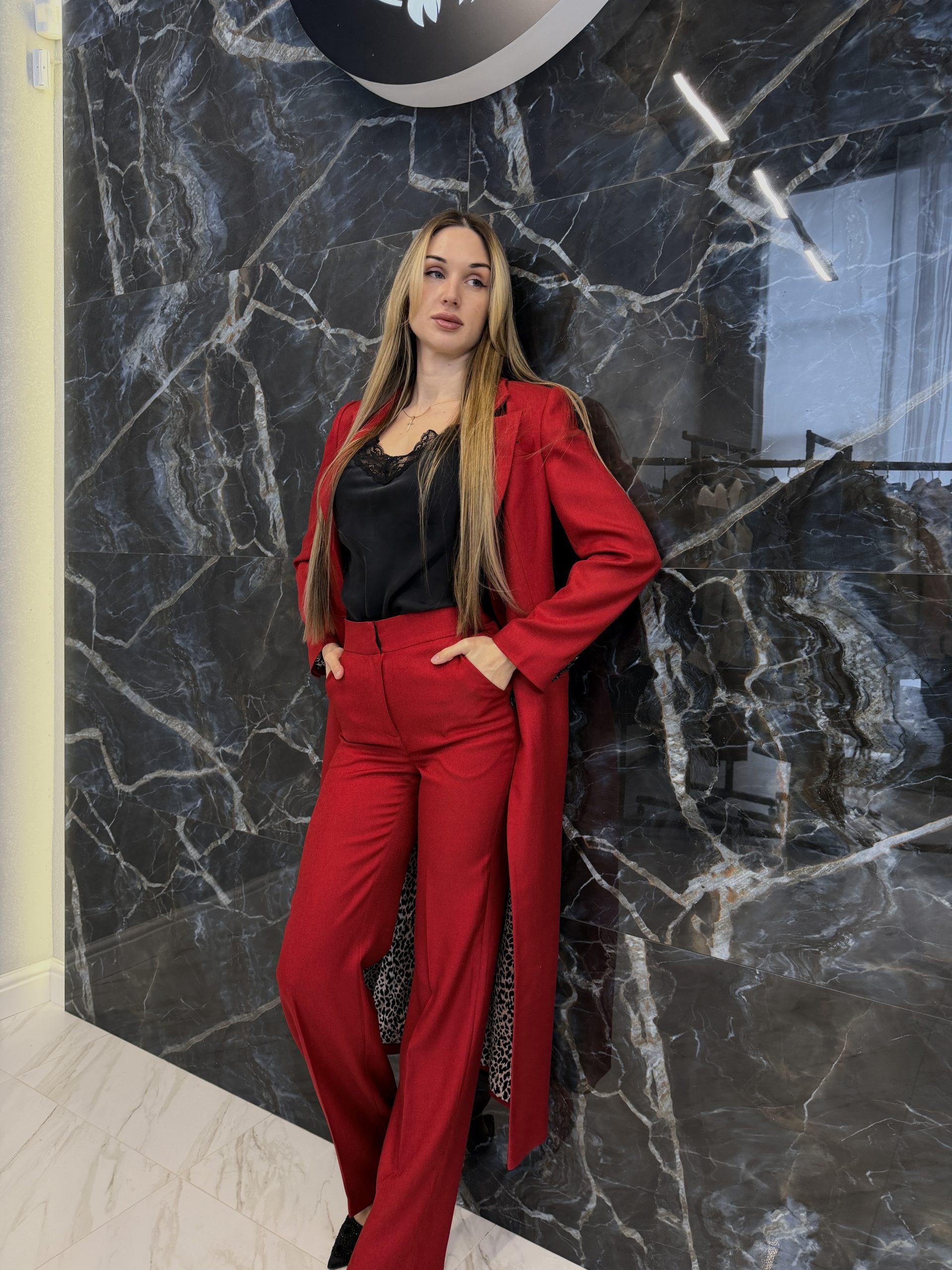 Костюм красный