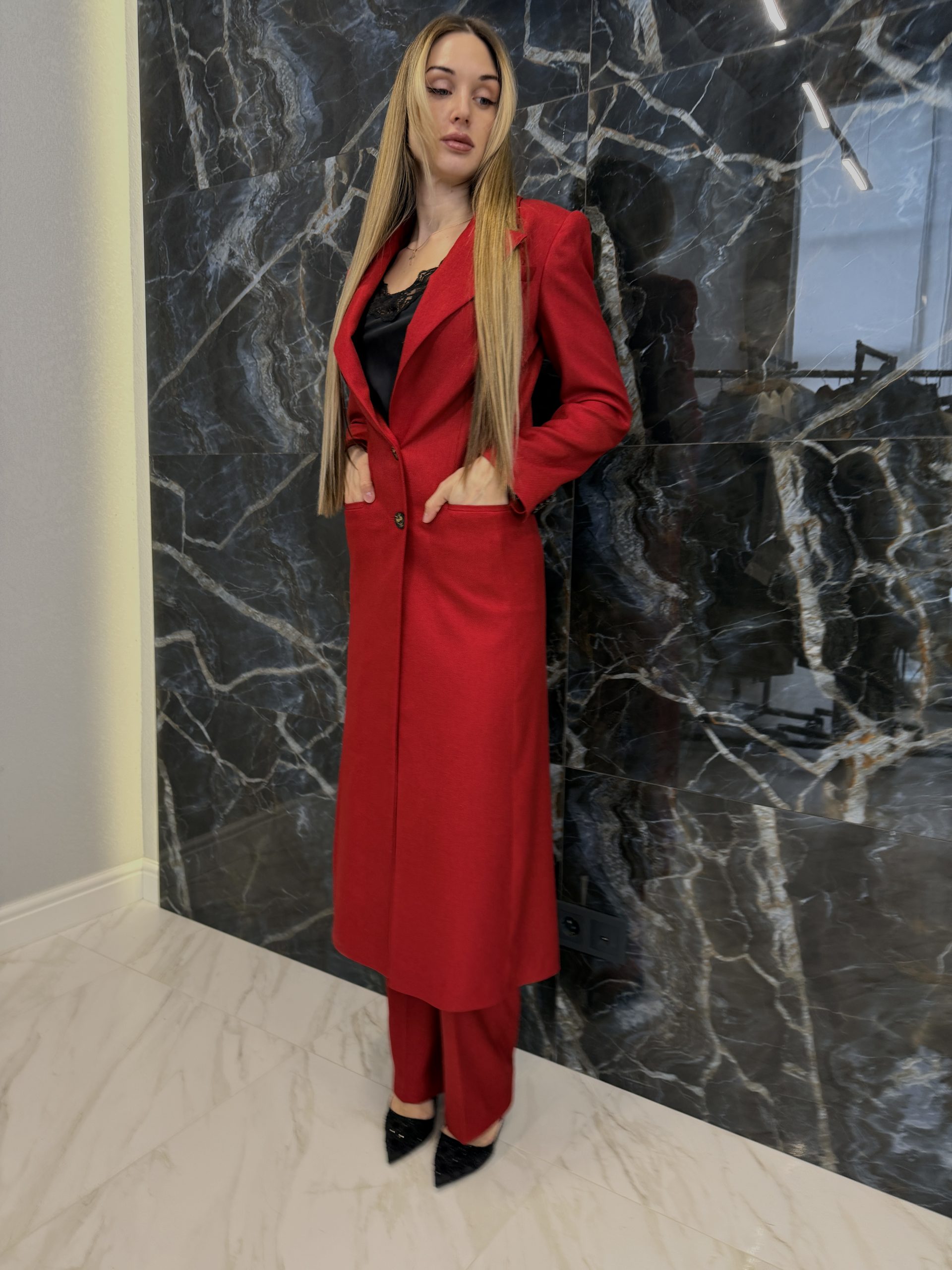 Костюм красный