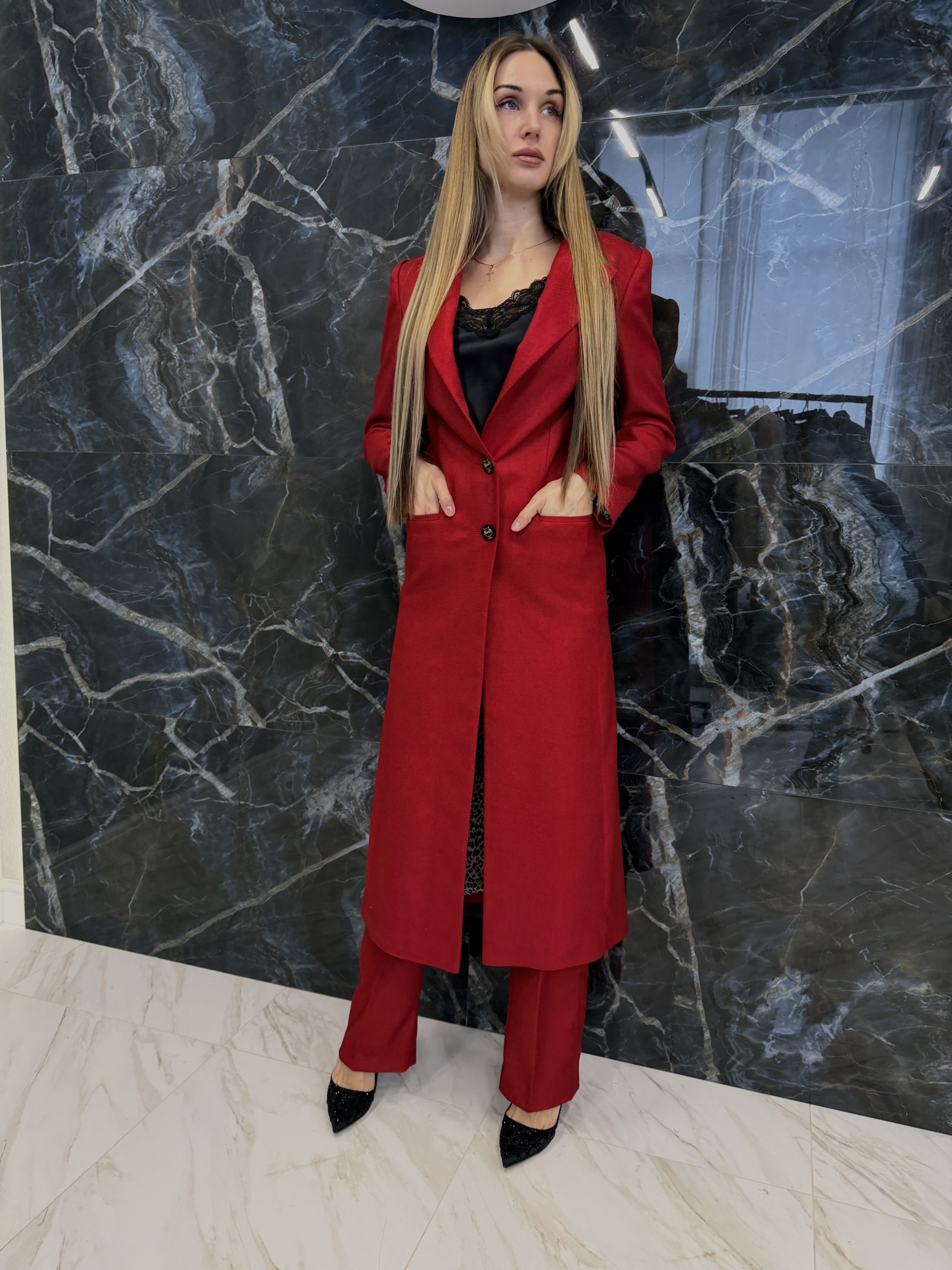 Костюм красный