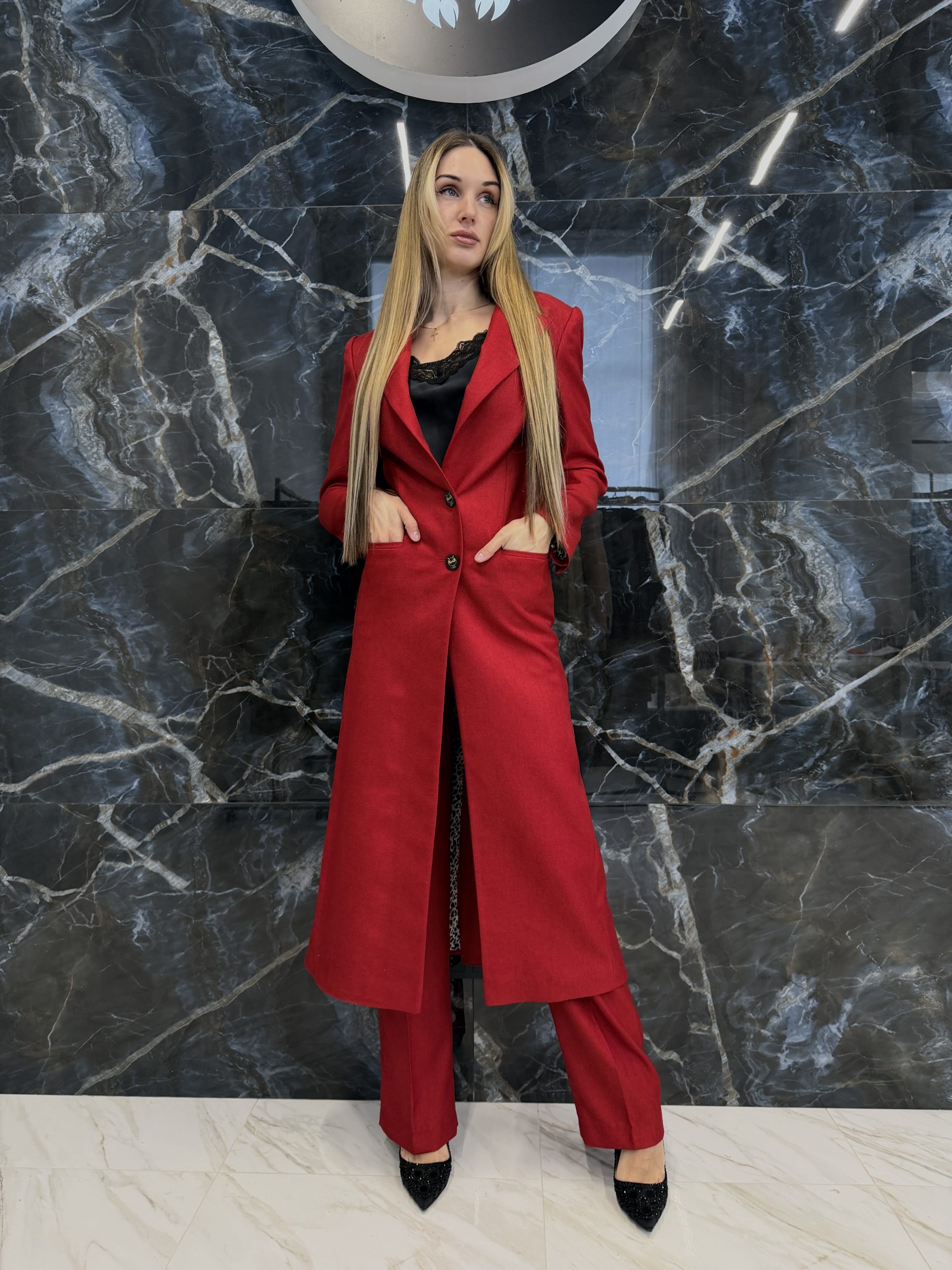 Костюм красный