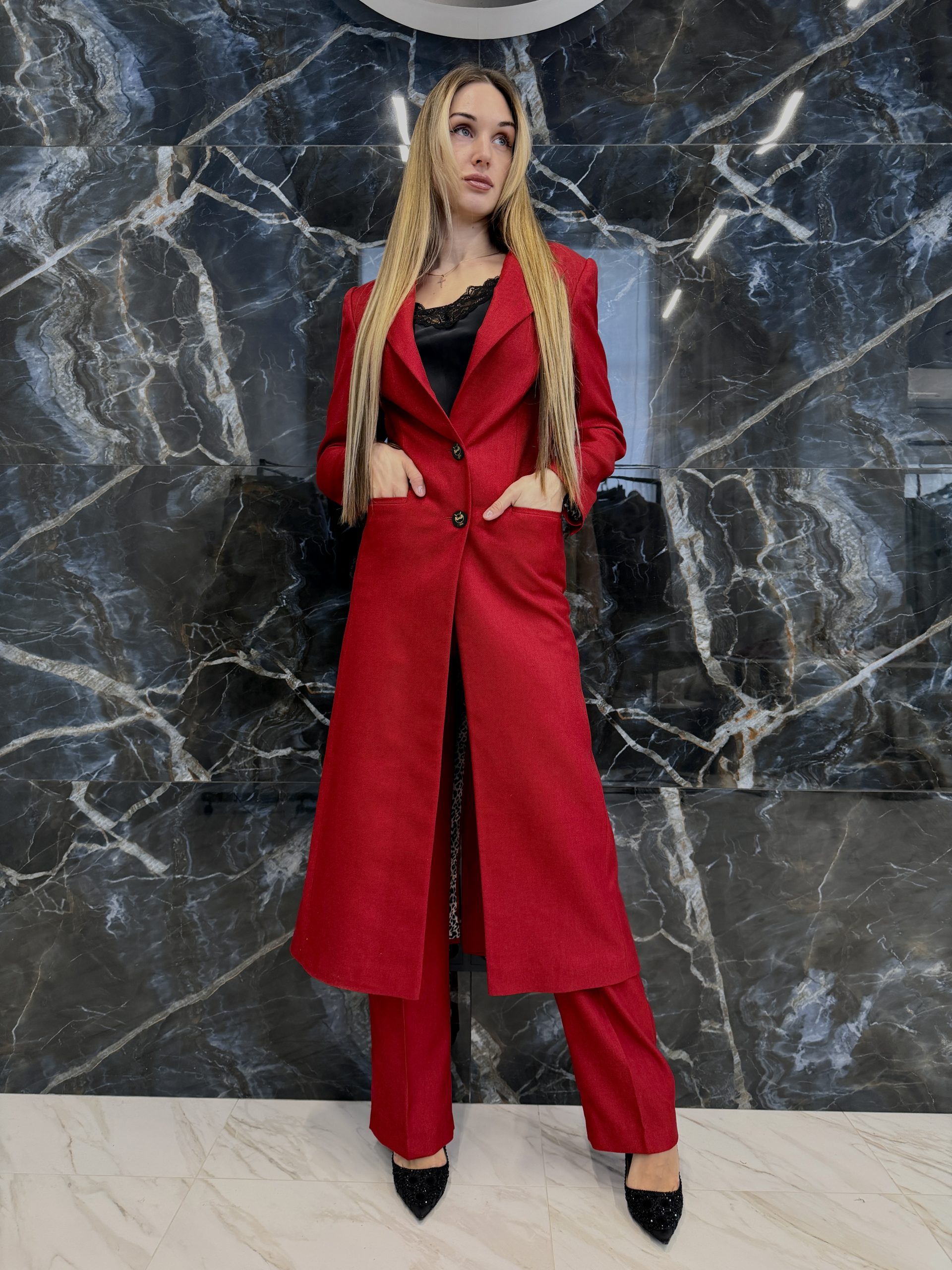 Костюм красный