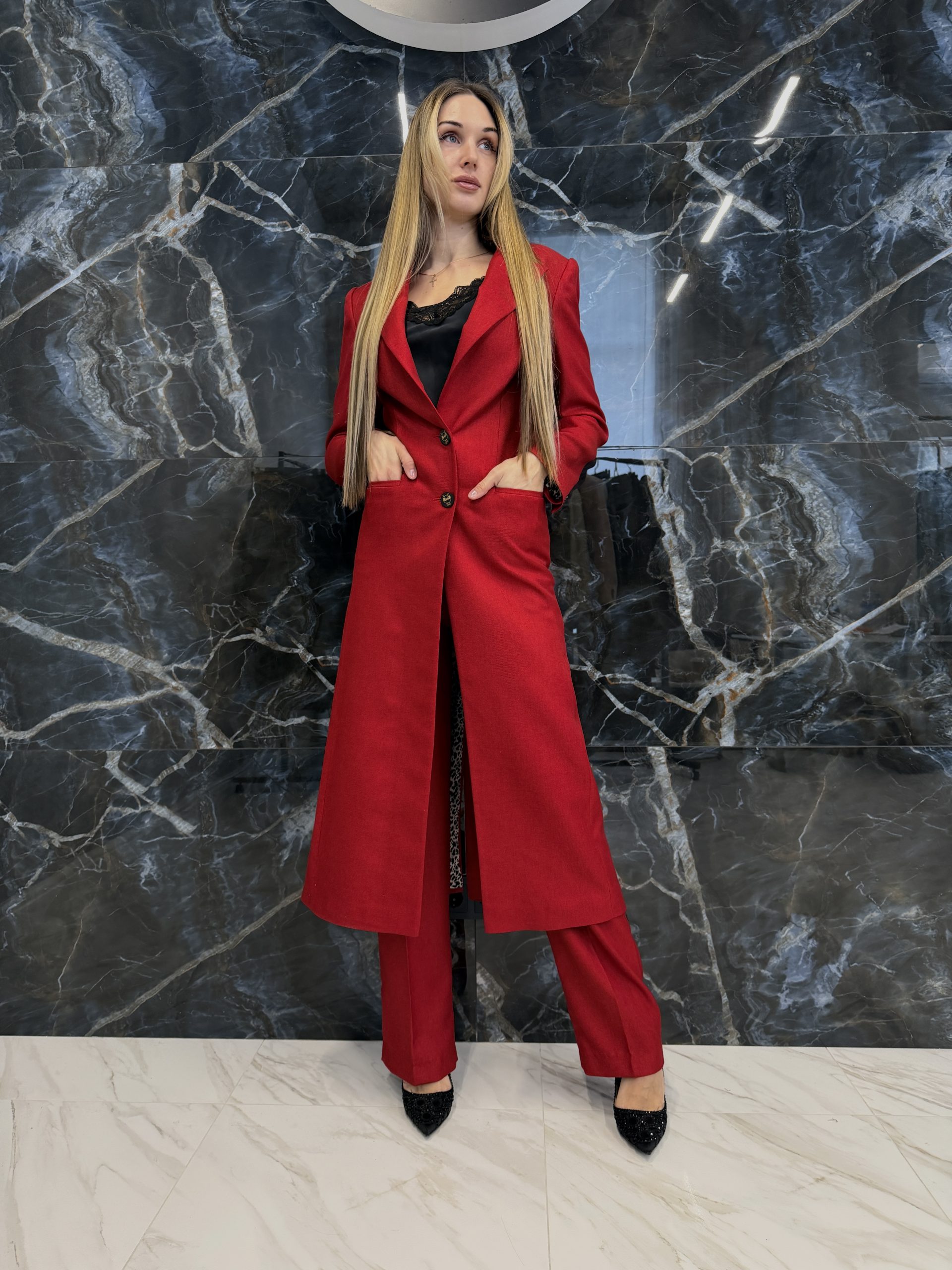 Костюм красный