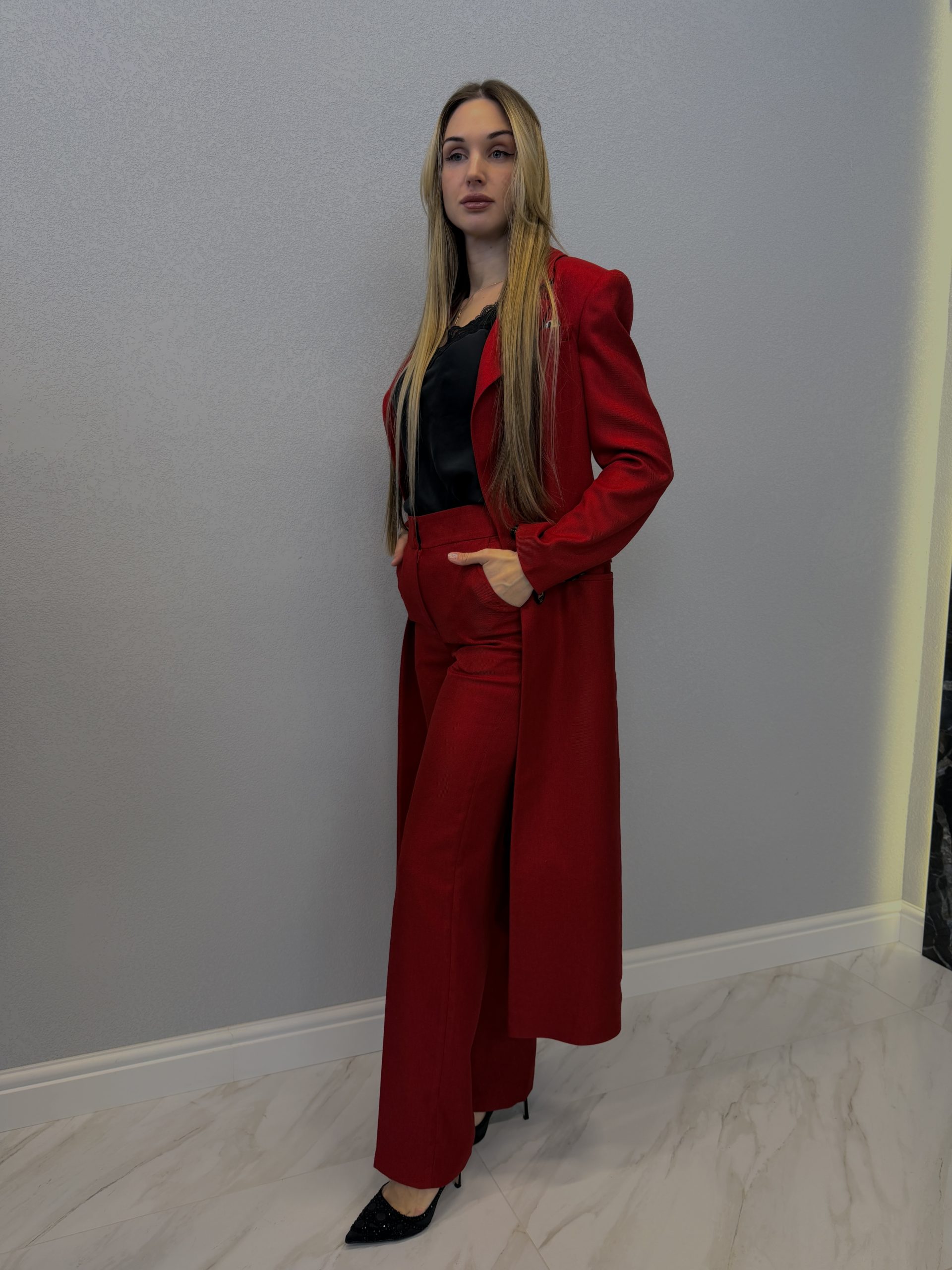 Костюм красный
