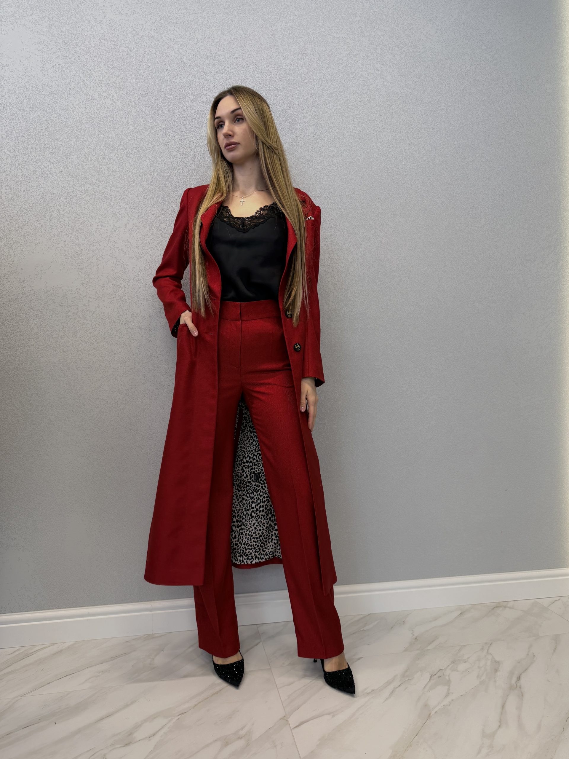 Костюм красный