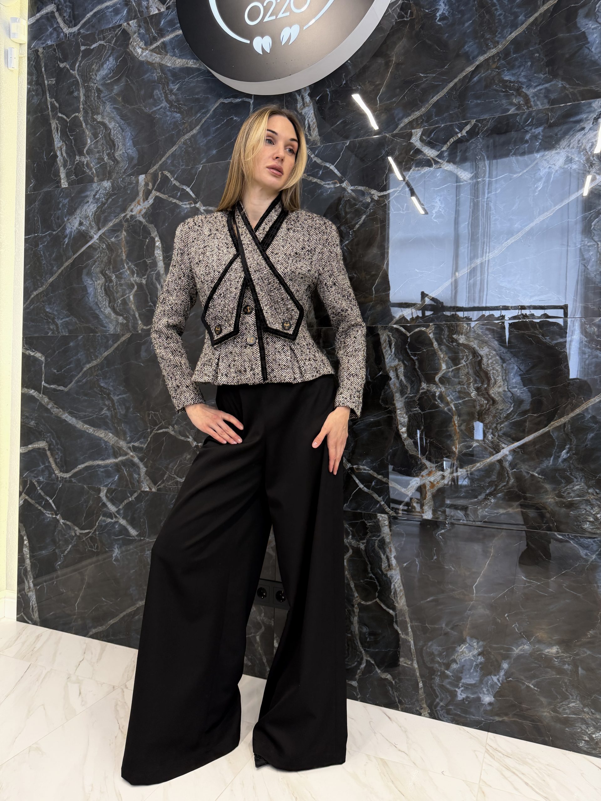 Твидовый жакет с перекрестным воротником