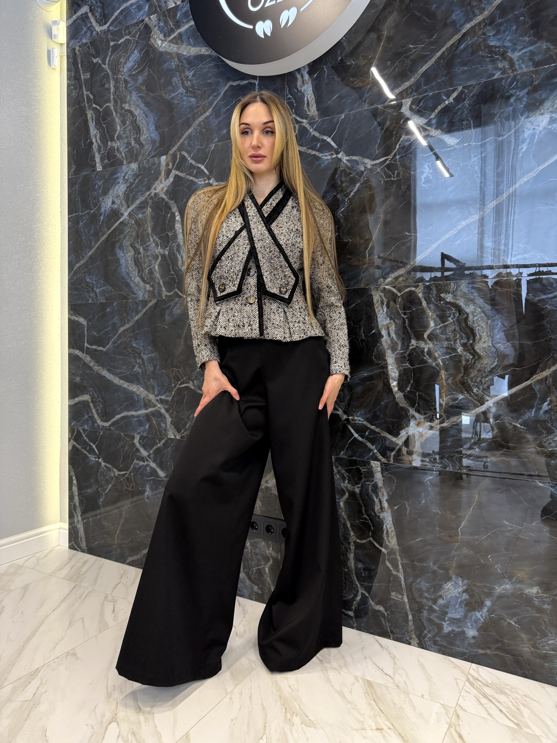 Твидовый жакет с перекрестным воротником