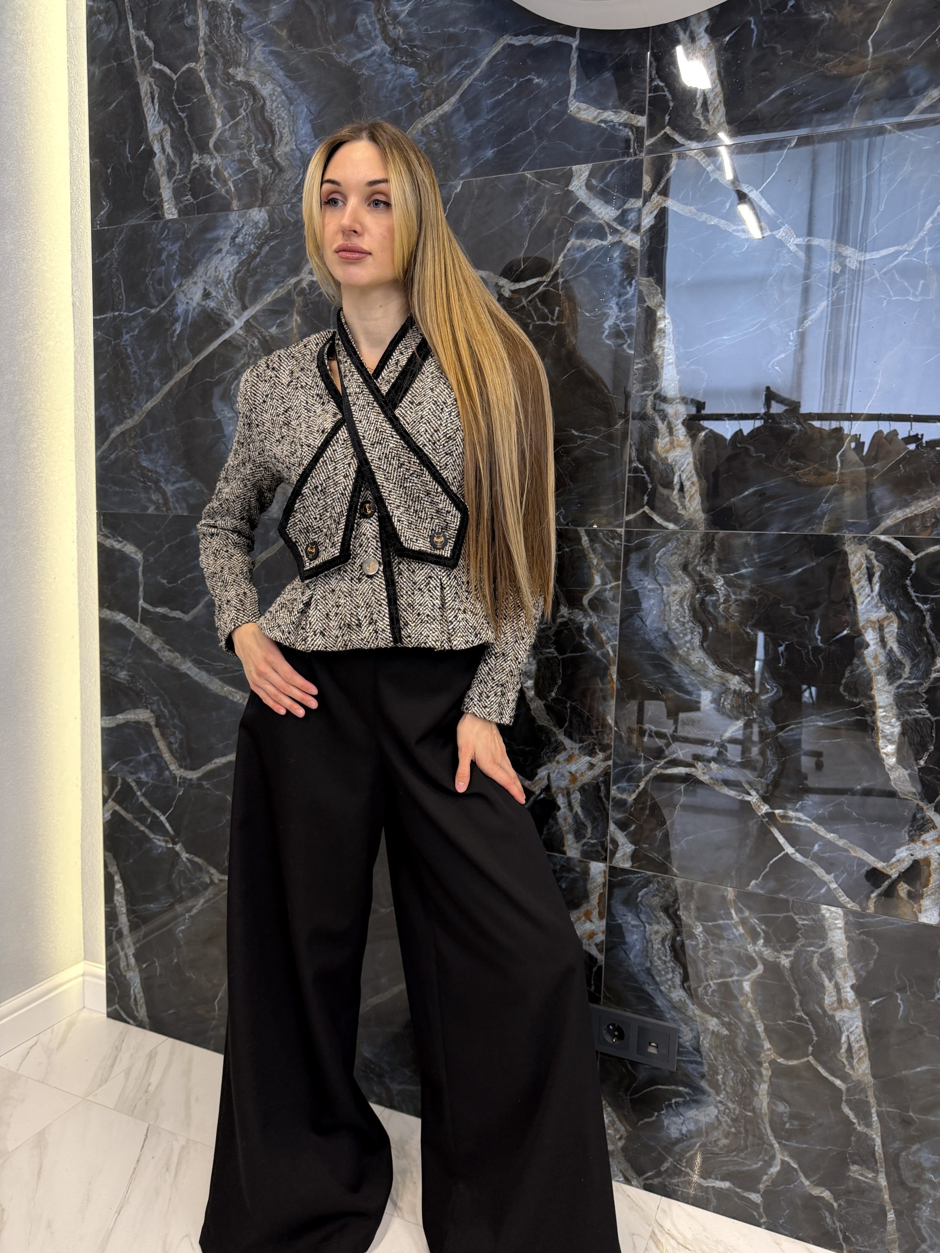 Твидовый жакет с перекрестным воротником