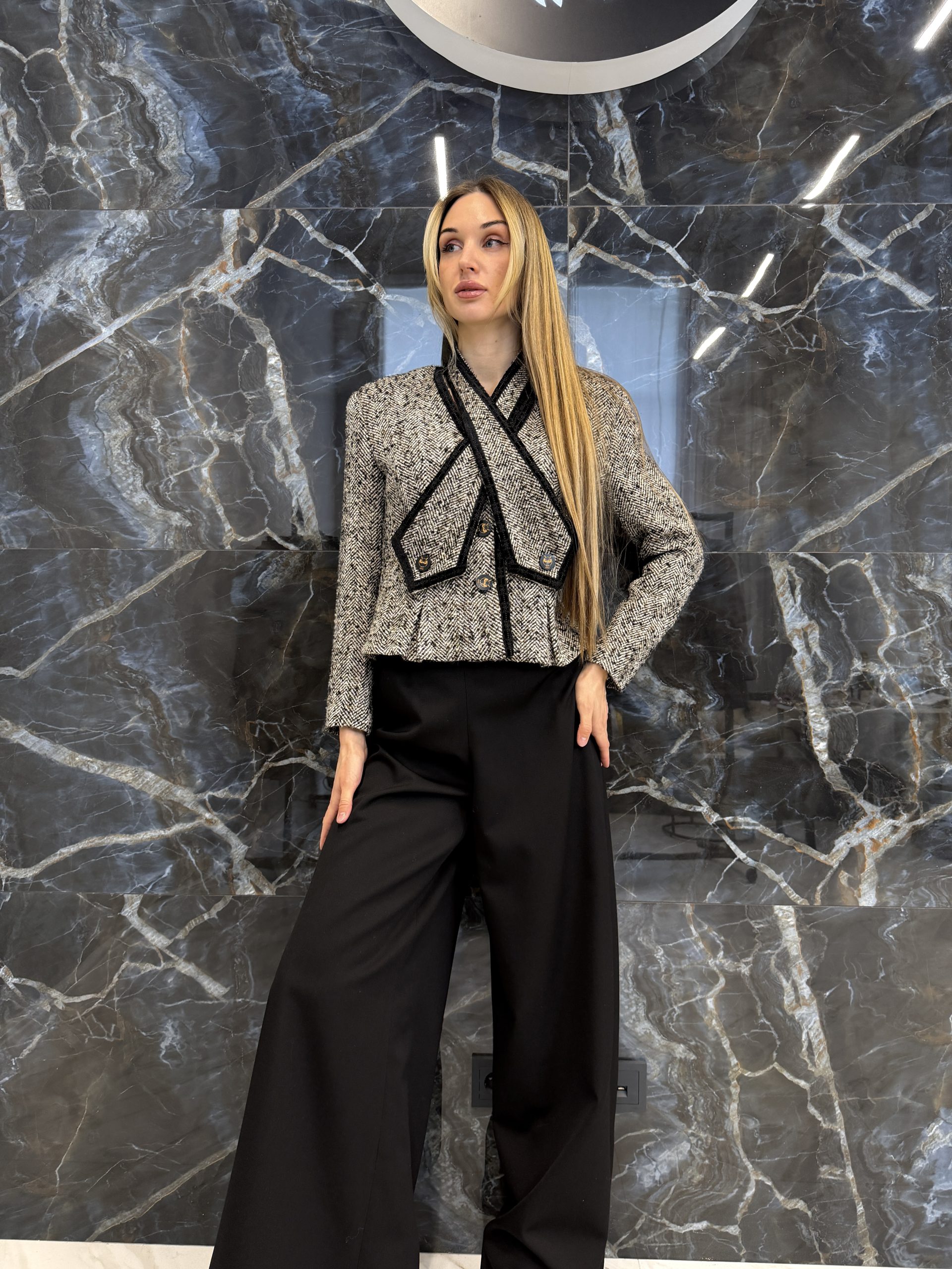 Твидовый жакет с перекрестным воротником