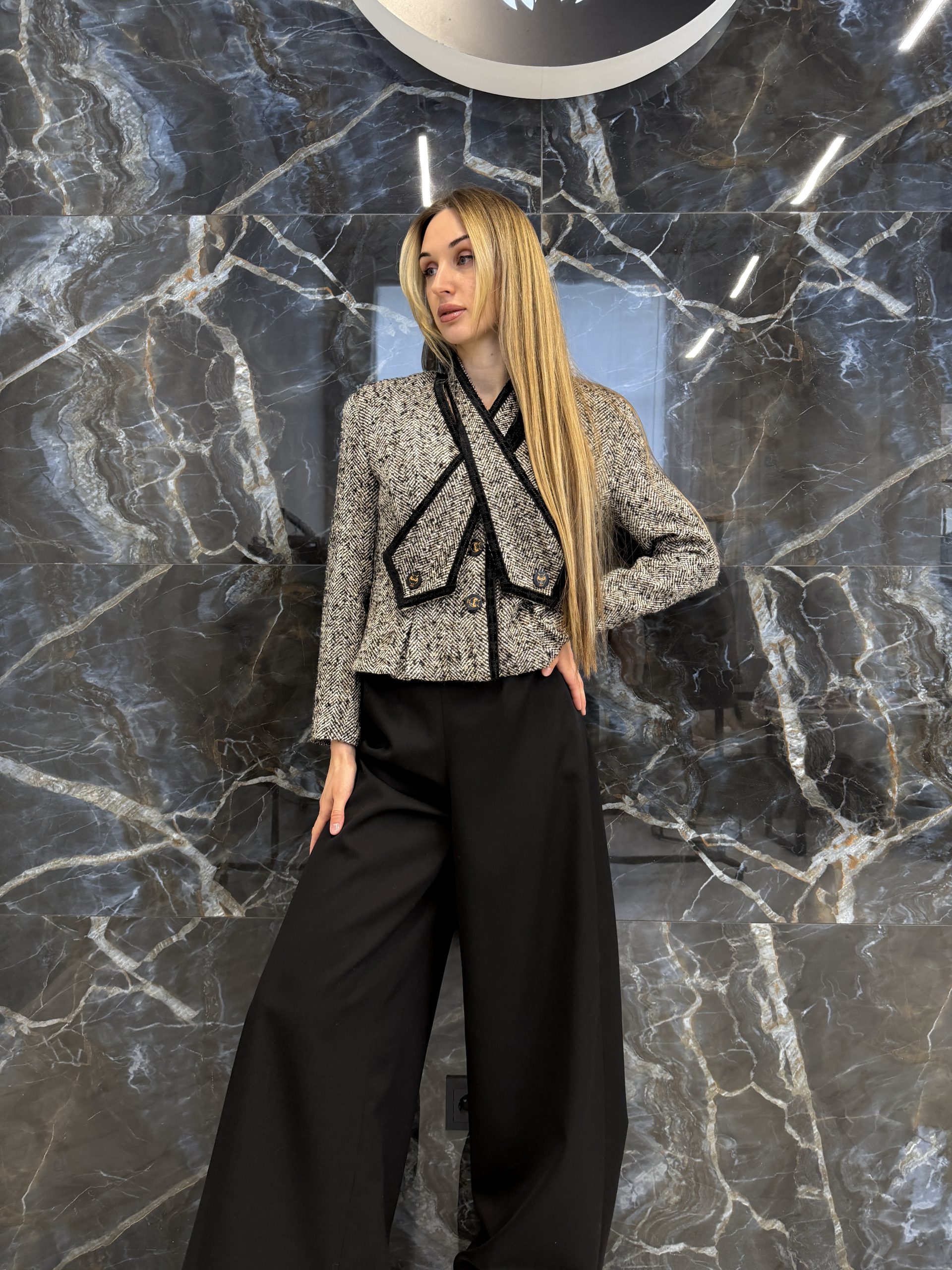 Твидовый жакет с перекрестным воротником