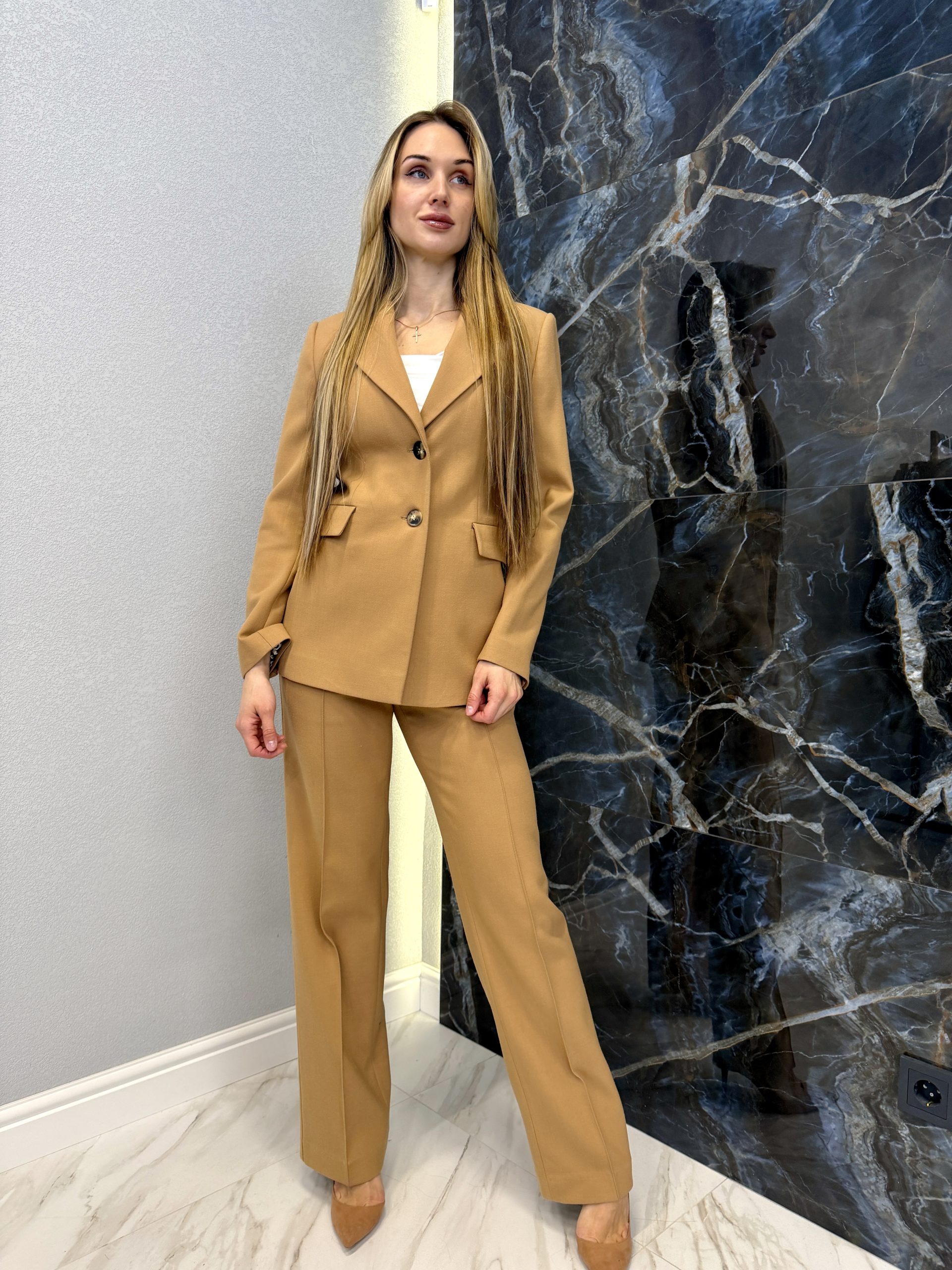 Костюм песочный