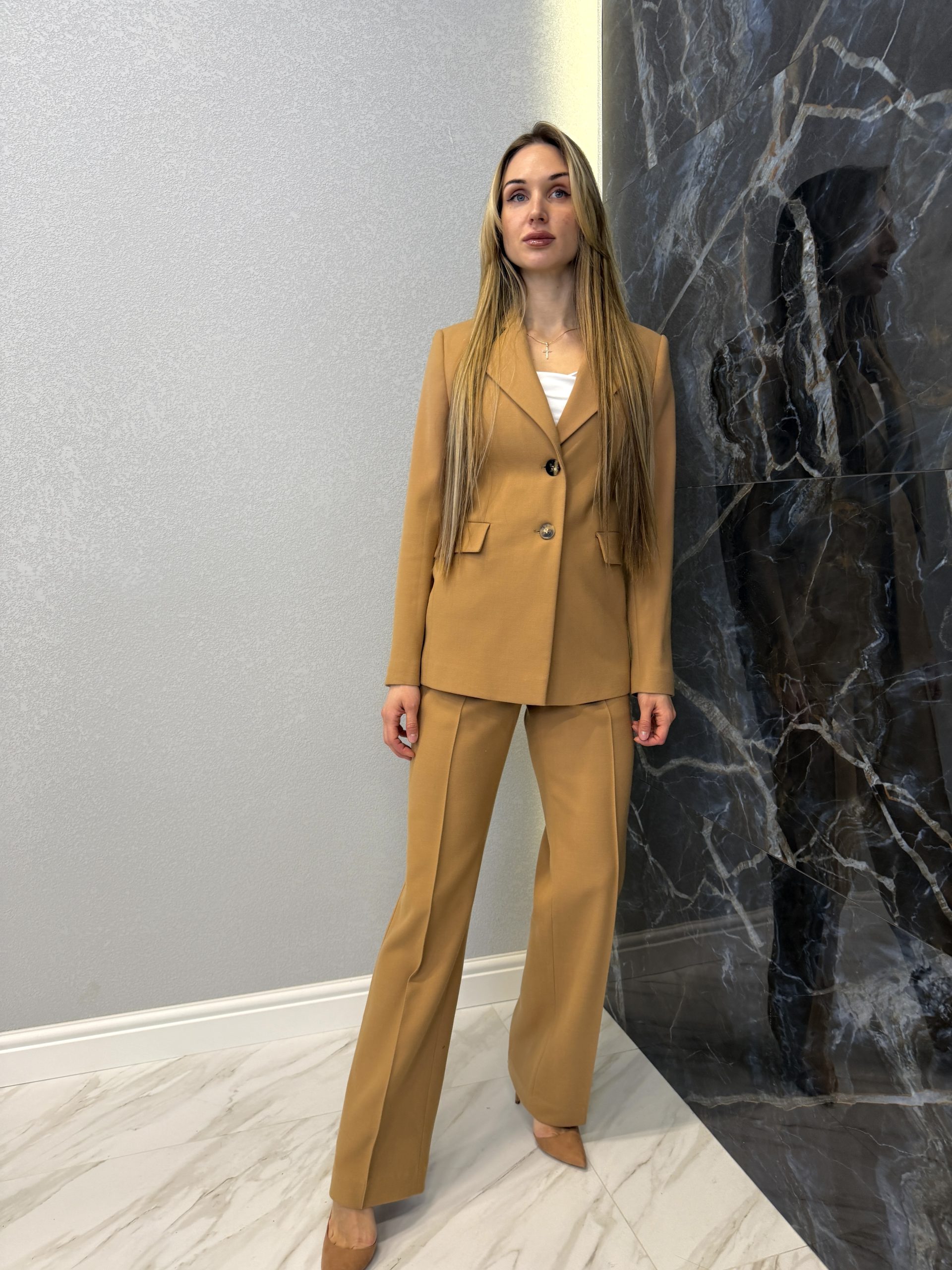 Костюм песочный