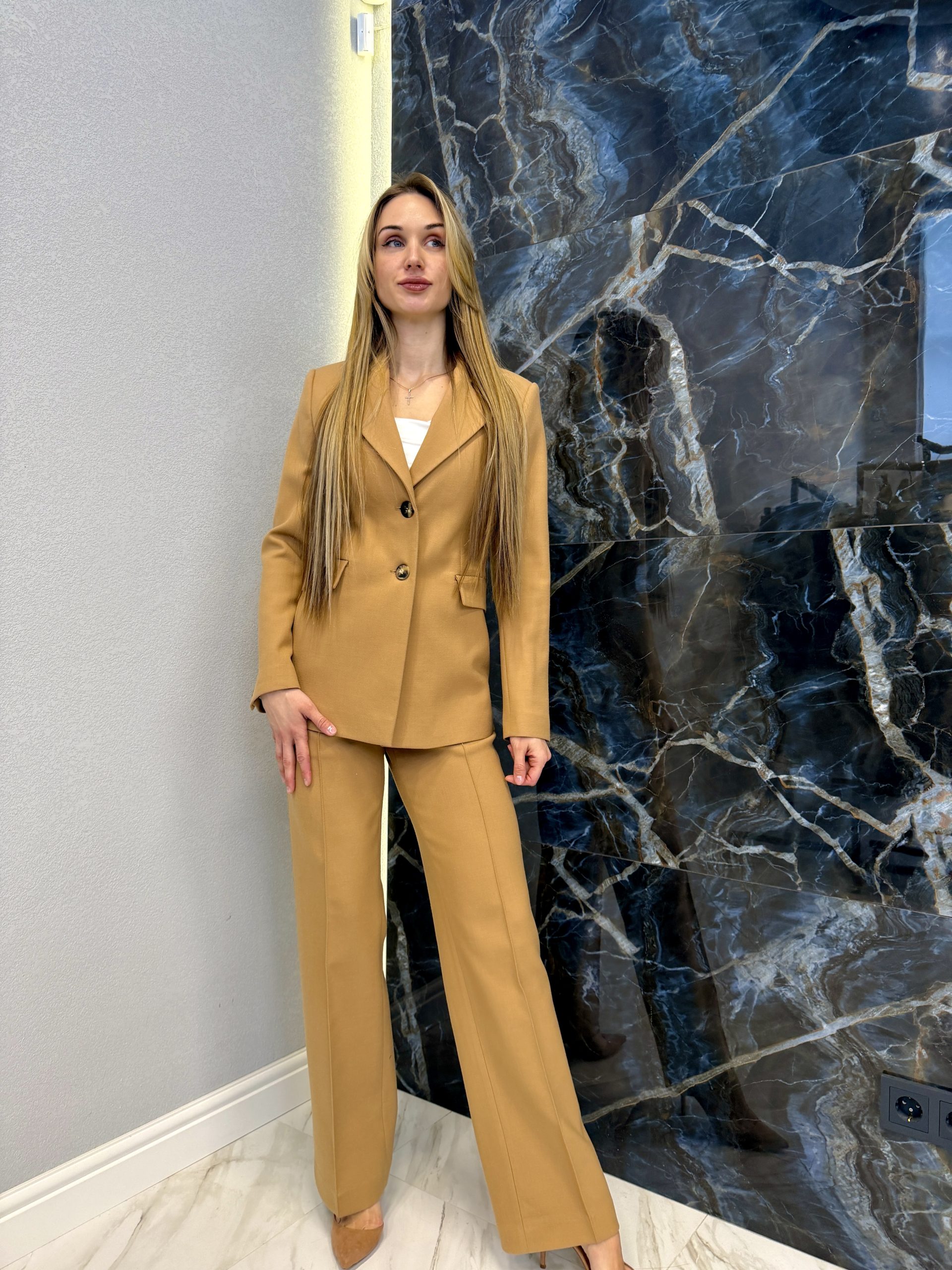 Костюм песочный