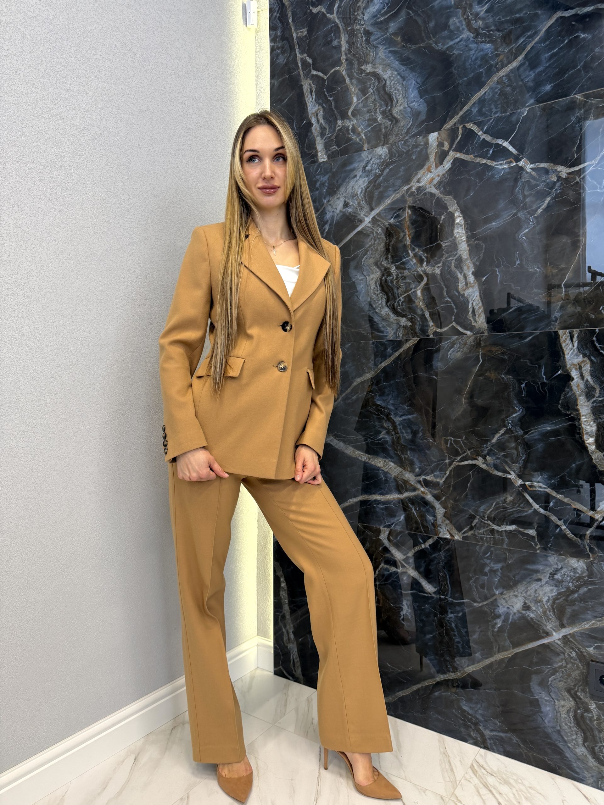 Костюм песочный