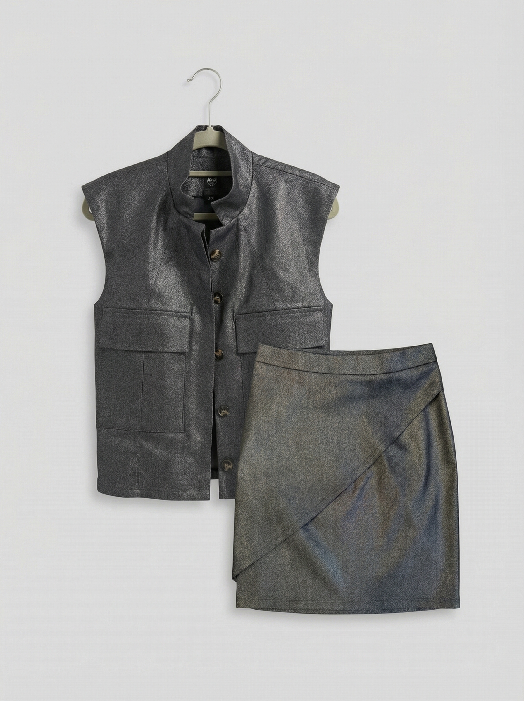 Джинсовая жилетка и юбка